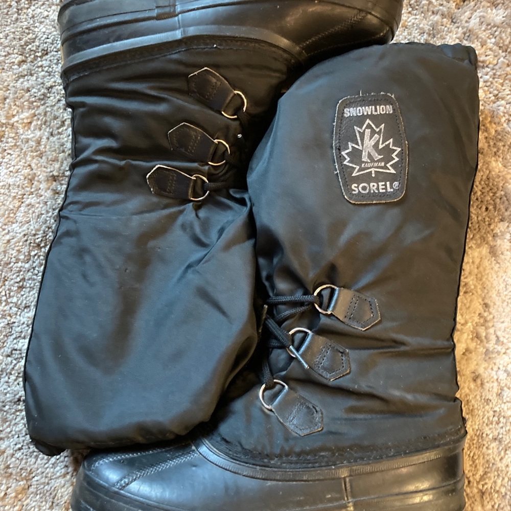 Sorel Women’s black snow Fleece lines Boots 6